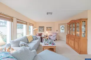 2120 Robins Ln SE, Salem, OR 97306 - Photo 7