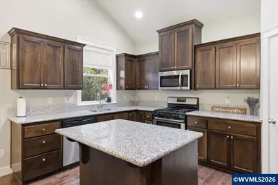 323 Lydia Ln, Lebanon, OR 97355 - Photo 11