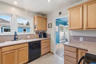 1835 24th St NE, Salem, OR 97301 - Photo 17