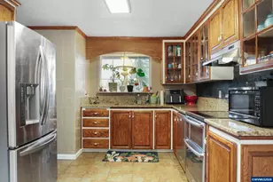 2728 S 8th St, Lebanon, OR 97355 - Photo 9