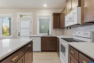 1811 Cousteau Lp SE, Salem, OR 97302 - Photo 11