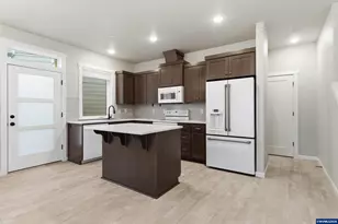 1811 Cousteau Lp SE, Salem, OR 97302 - Photo 7