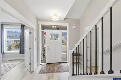 816 Riley Dr, Silverton, OR 97381 - Photo 3