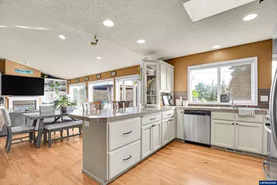 996 Parkway Dr, Salem, OR 97304 - Photo 15