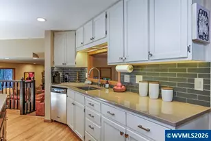 13032 Mapleleaf Ct NE, Aurora, OR 97002 - Photo 17