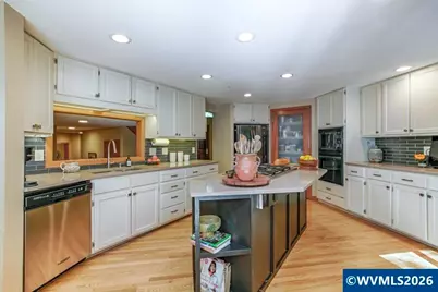 13032 Mapleleaf Ct NE, Aurora, OR 97002 - Photo 15