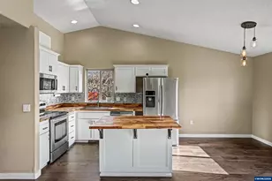 463 SE Pine St, Dallas, OR 97338 - Photo 11