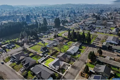 463 SE Pine St, Dallas, OR 97338 - Photo 31