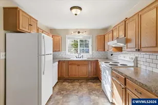 368 S 6th St, Independence, OR 97351 - Photo 15