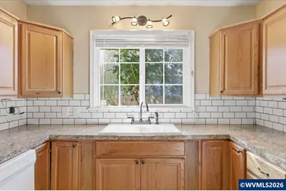 368 S 6th St, Independence, OR 97351 - Photo 17