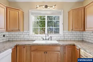 368 S 6th St, Independence, OR 97351 - Photo 17