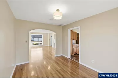 368 S 6th St, Independence, OR 97351 - Photo 7