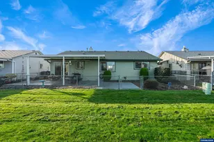 2093 W Hayes St, Woodburn, OR 97071 - Photo 39