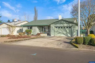 2093 W Hayes St, Woodburn, OR 97071 - Photo 3