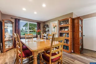 2093 W Hayes St, Woodburn, OR 97071 - Photo 11