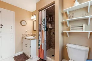 2093 W Hayes St, Woodburn, OR 97071 - Photo 29