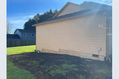 408 SW Oak St, Willamina, OR 97396 - Photo 5