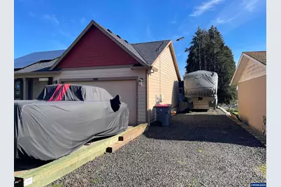 408 SW Oak St, Willamina, OR 97396 - Photo 3