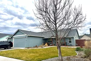 2921 NW 19th St, Redmond, OR 97756 - Photo 1