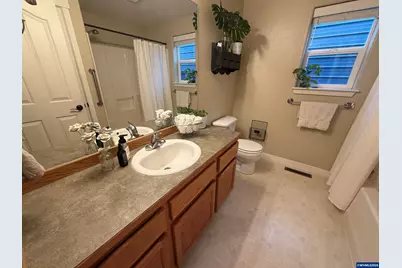 2921 NW 19th St, Redmond, OR 97756 - Photo 5