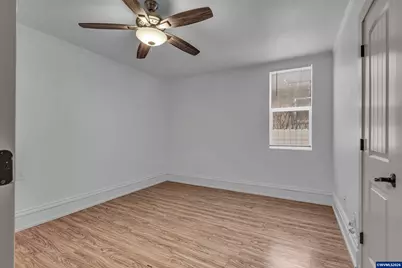 621 SE 4th Av, Albany, OR 97231 - Photo 11