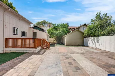 621 SE 4th Av, Albany, OR 97231 - Photo 5