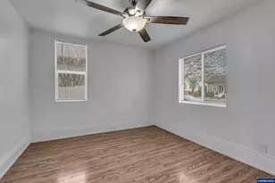 621 SE 4th Ave, Albany, OR 97231 - Photo 17