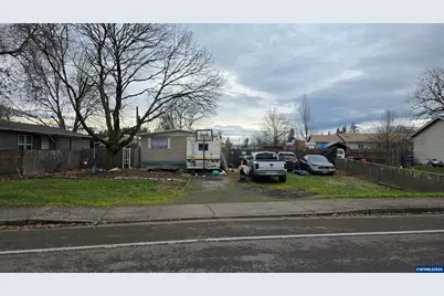 530 S 6th St, Harrisburg, OR 97446 - Photo 1