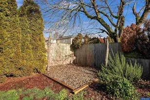 605 Hickory St NE, Salem, OR 97301 - Photo 27