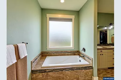 1508 Crestview Dr, Silverton, OR 97381 - Photo 17