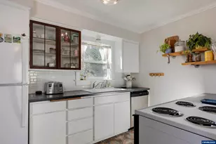 490 W Maple St, Lebanon, OR 97355 - Photo 13