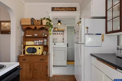 490 W Maple St, Lebanon, OR 97355 - Photo 15