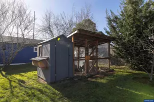 490 W Maple St, Lebanon, OR 97355 - Photo 33