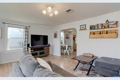 490 W Maple St, Lebanon, OR 97355 - Photo 5