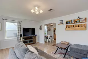 490 W Maple St, Lebanon, OR 97355 - Photo 5