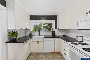 1071 SW Church St, Dallas, OR 97338 - Photo 9