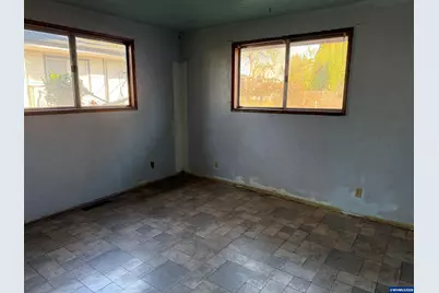 4915 Liberal Av NE, Salem, OR 97305 - Photo 9