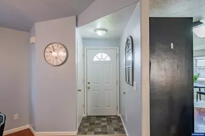 1023 S 10th St, Lebanon, OR 97355 - Photo 3