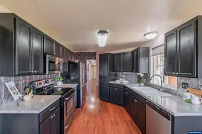 1023 S 10th St, Lebanon, OR 97355 - Photo 11