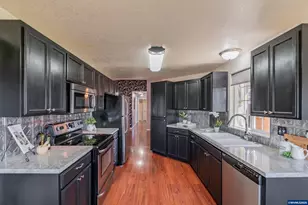 1023 S 10th St, Lebanon, OR 97355 - Photo 11