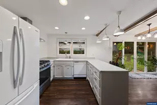 3982 Ash Ave SE, Salem, OR 97302 - Photo 17