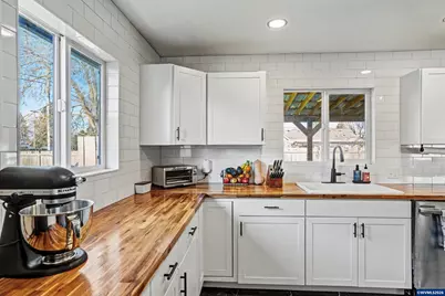 335 Berry St, Lebanon, OR 97355 - Photo 25