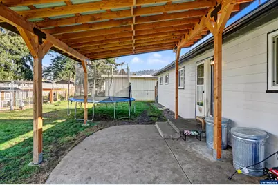 335 Berry St, Lebanon, OR 97355 - Photo 27