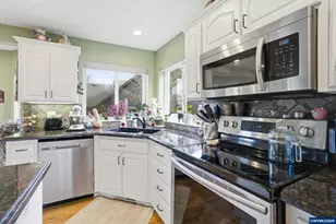 2033 W Park Ct NW, Salem, OR 97304 - Photo 19