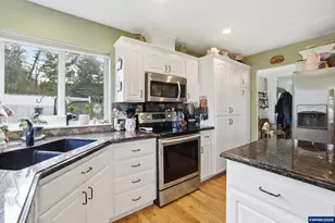 2033 W Park Ct NW, Salem, OR 97304 - Photo 17