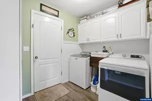 2033 W Park Ct NW, Salem, OR 97304 - Photo 27