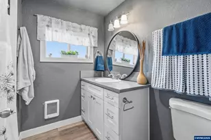 1051 W Oak St, Lebanon, OR 97355 - Photo 11