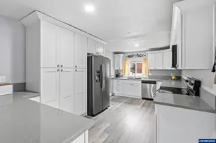 1051 W Oak St, Lebanon, OR 97355 - Photo 7