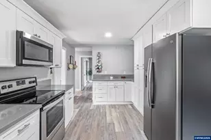 1051 W Oak St, Lebanon, OR 97355 - Photo 9