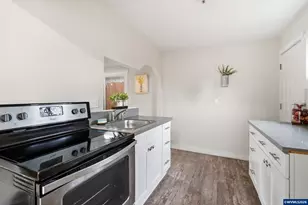 1051 W Oak St, Lebanon, OR 97355 - Photo 9